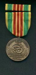 Vietnam Defense and Service Commemorative medal in case with ribbon bar